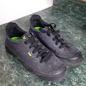 Cariuma sustainanable women's sneakers